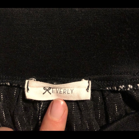 Everly Skirt Size Small - Picture 2 of 4